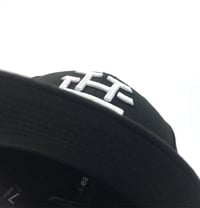 Image 4 of 2520 X NEW ERA  MONOGRAM LOGO "T5T" 59FIFTY FITTED - BLACK/WHITE 