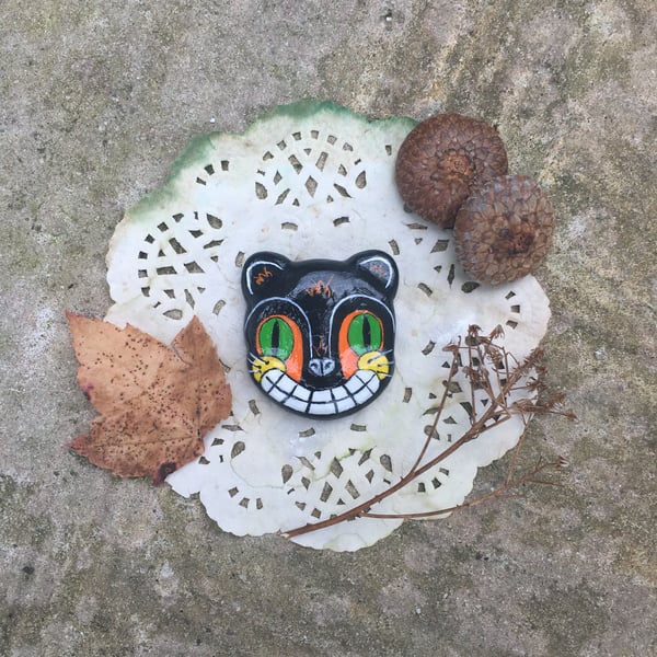 Image of Vintage Halloween Inspired Cat Brooch in Black