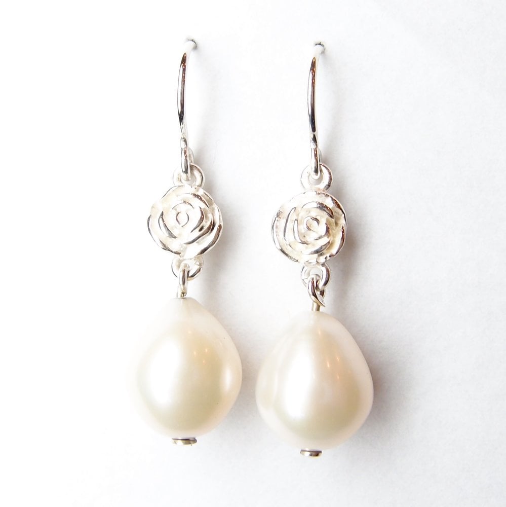 Beeld van Pearl earrings