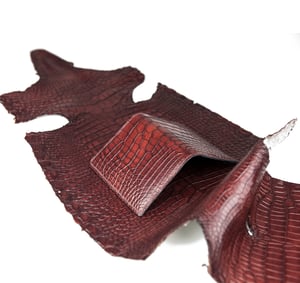 Image of Bifold n°4 - Burgundy red hand-painted alligator card holder