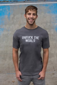 UNFUCK THE WORLD  MEN'S T-SHIRT CHARCOAL