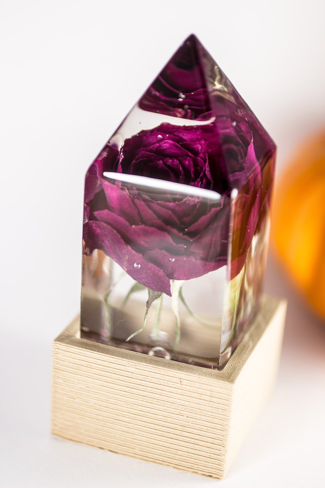 rose resin lamp