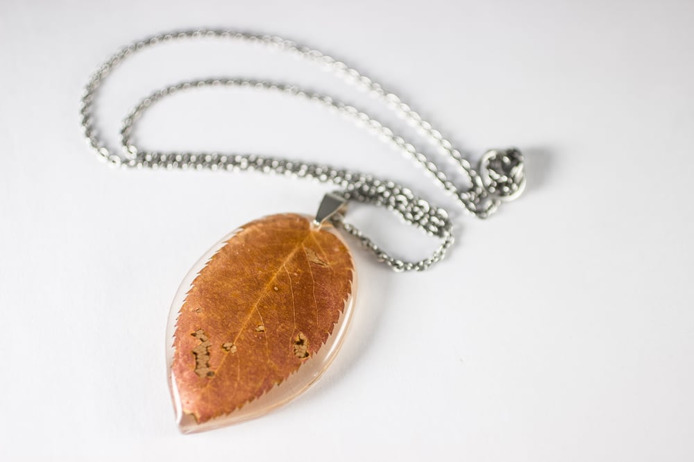 Image of Autumn Simple Leaf Pendant #6