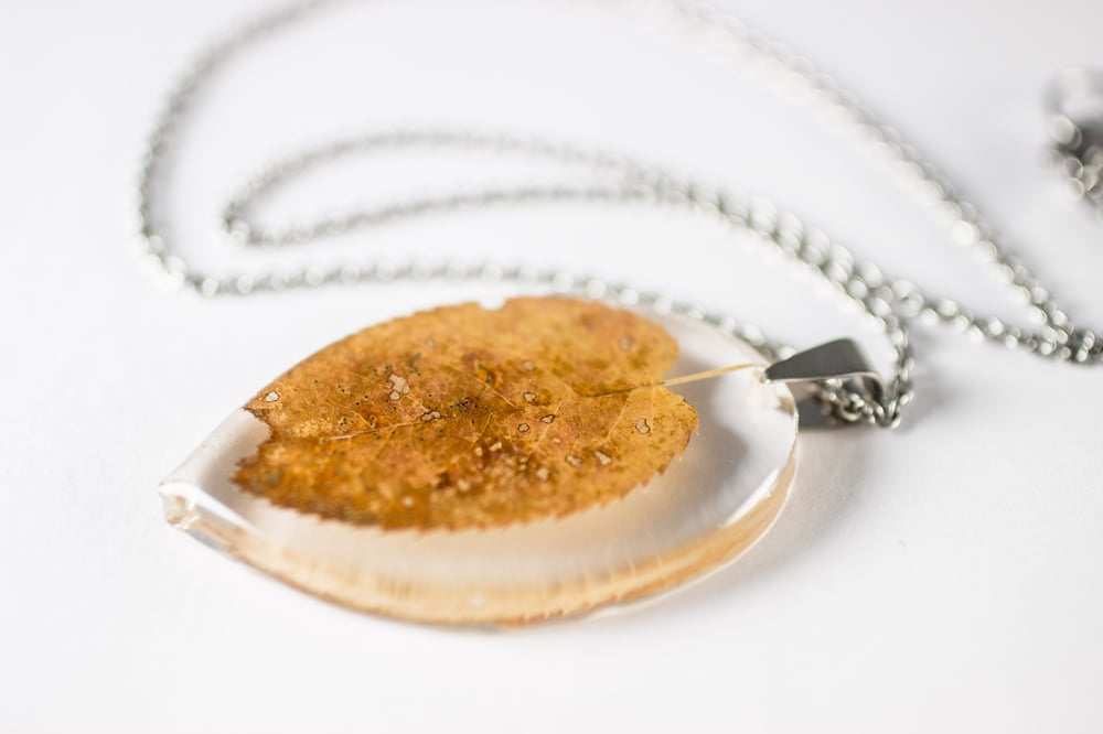 Image of Autumn Simple Leaf Pendant #7
