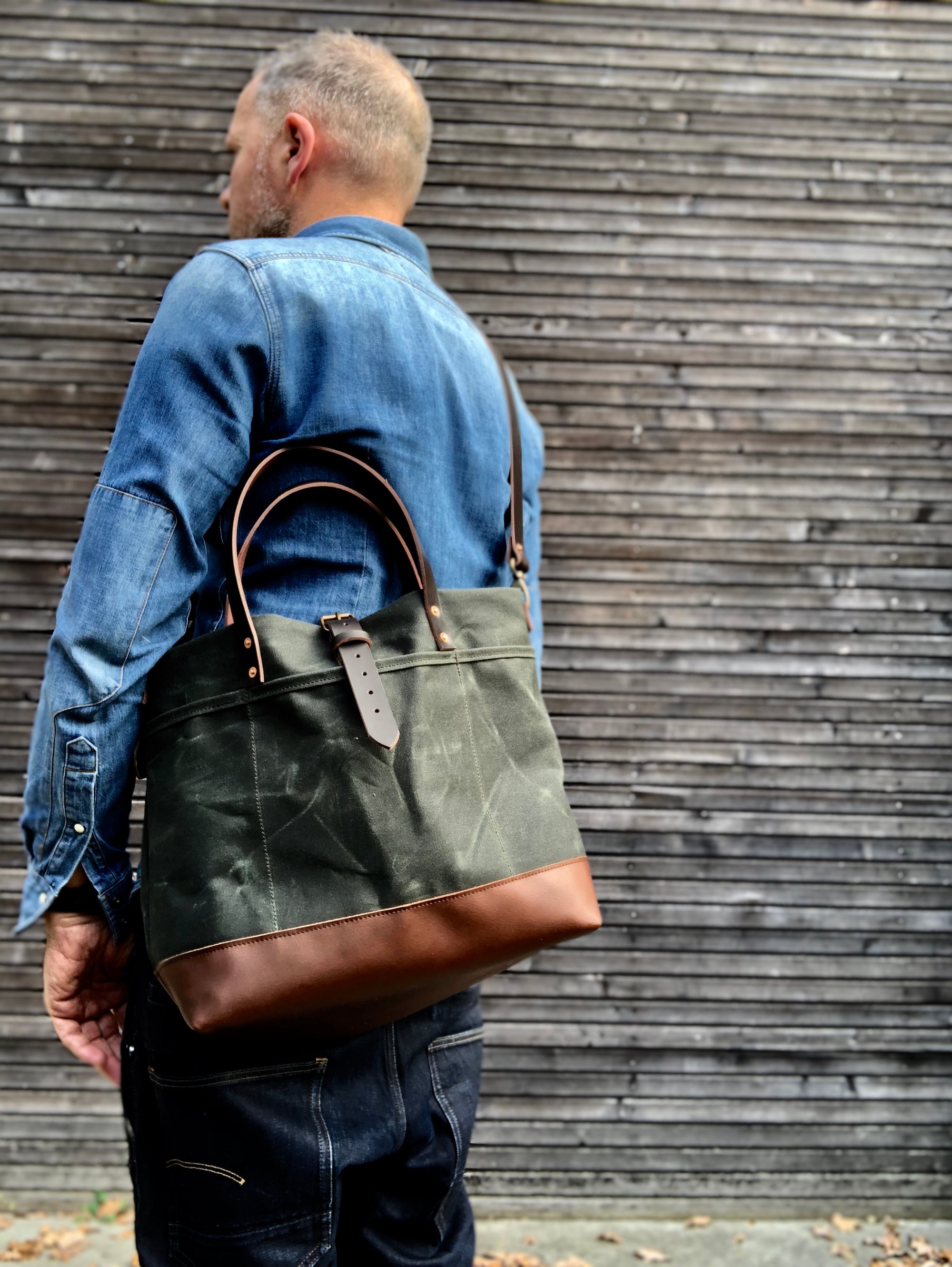 Waxed canvas tote bag with leather handles and shoulder strap Treesizeverse