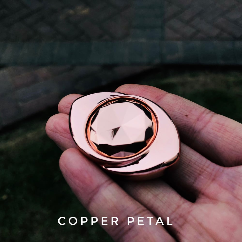 Image of Copper/Bronze/Ti Petal handspinner drop-time 21th October 08:00 PM EST