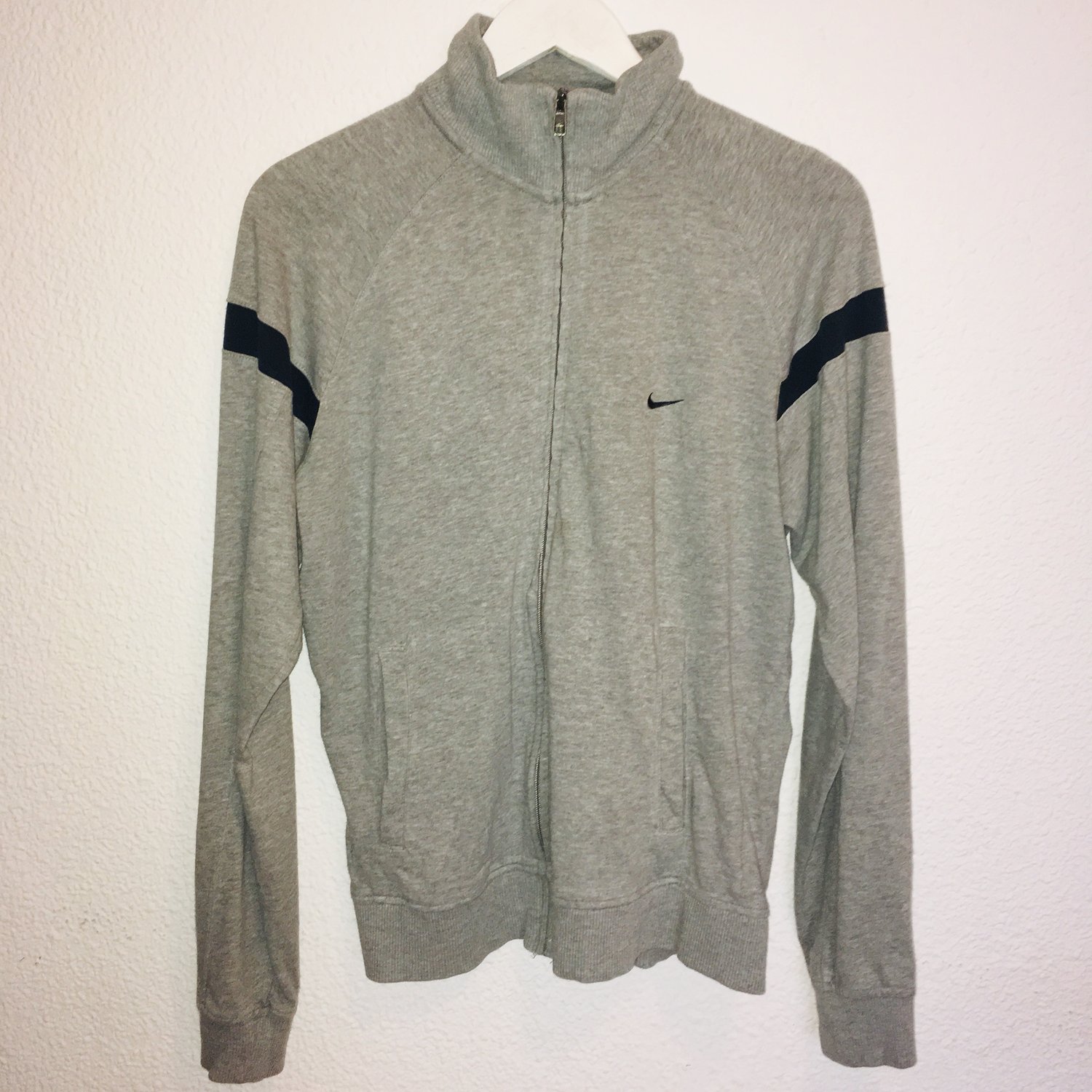 Image of CHAQUETA NIKE GRIS