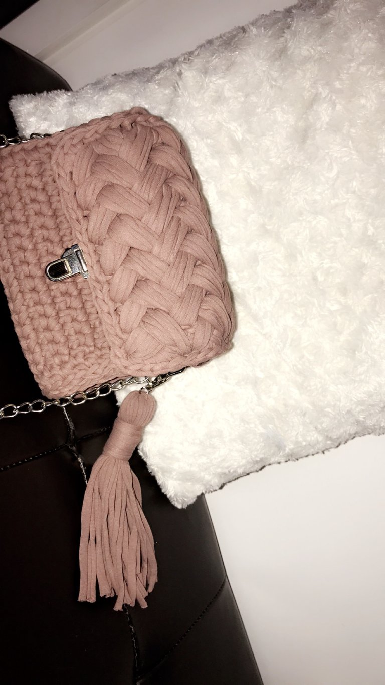 Pretty nude  Image 3