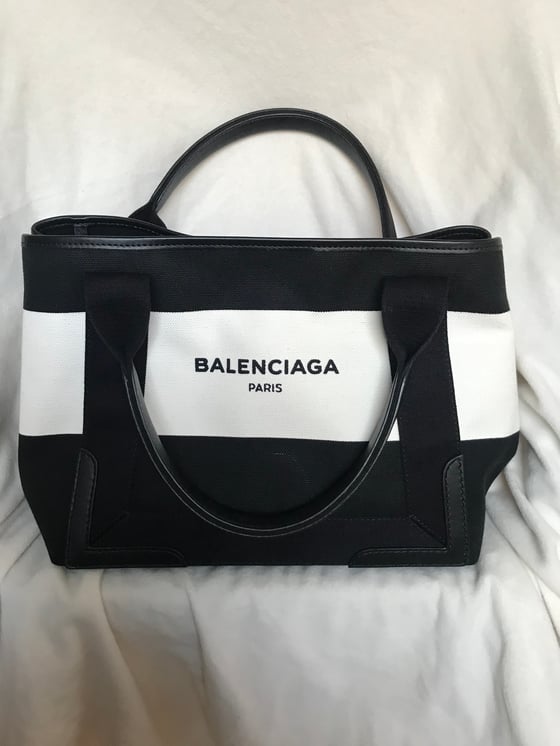 Image of Balenciaga medium sized tote 