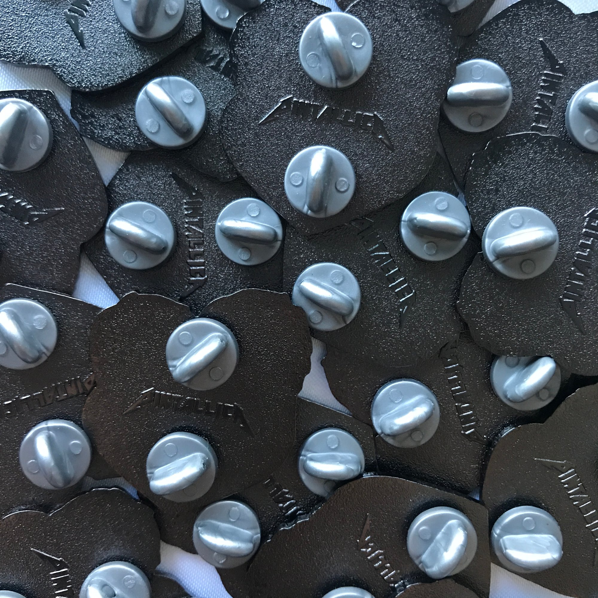 ♥ (Hard Enamel Pin) | Pintallica