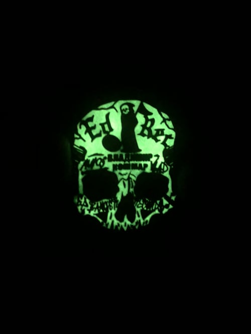 Image of кошмар (Glitter & Glow Hard Enamel Pin)