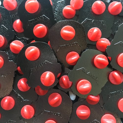 Image of кошмар (Glitter & Glow Hard Enamel Pin)