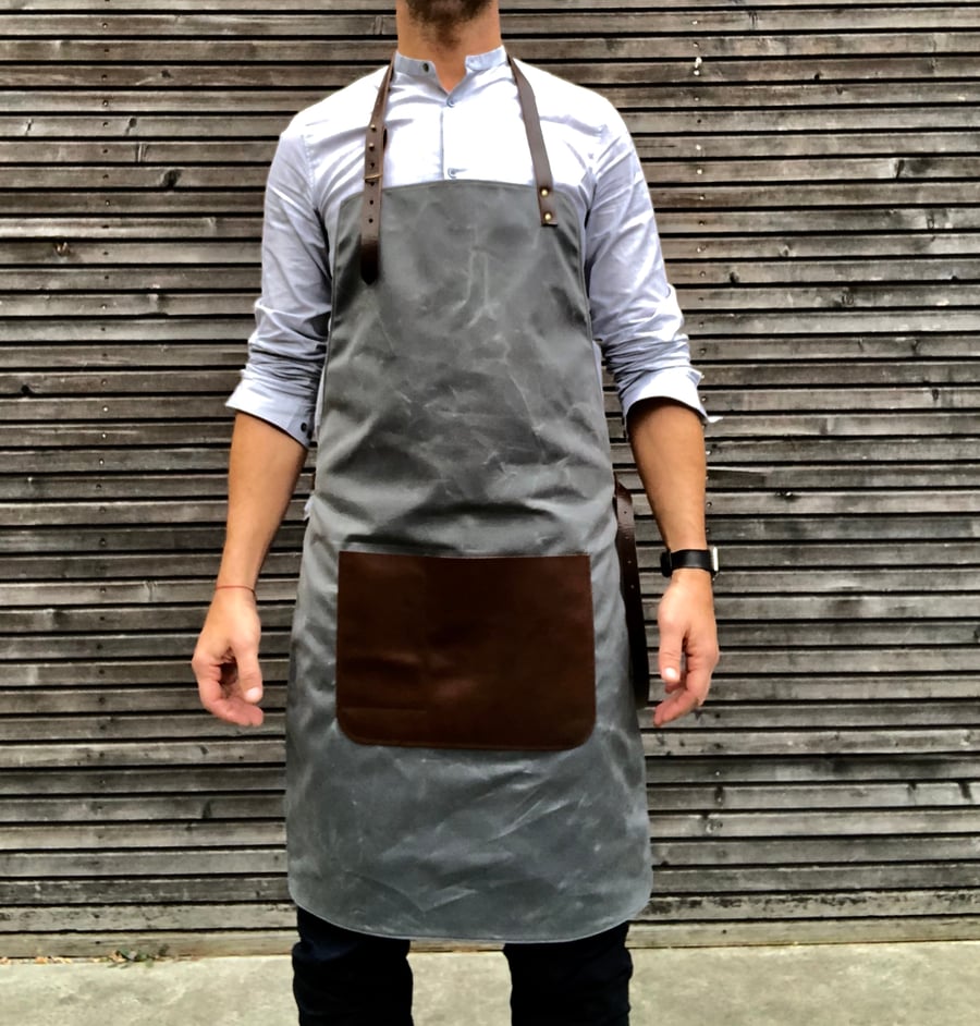 Image of Waxed canvas and leather apron / craftsman's apron / sturdy barber's apron