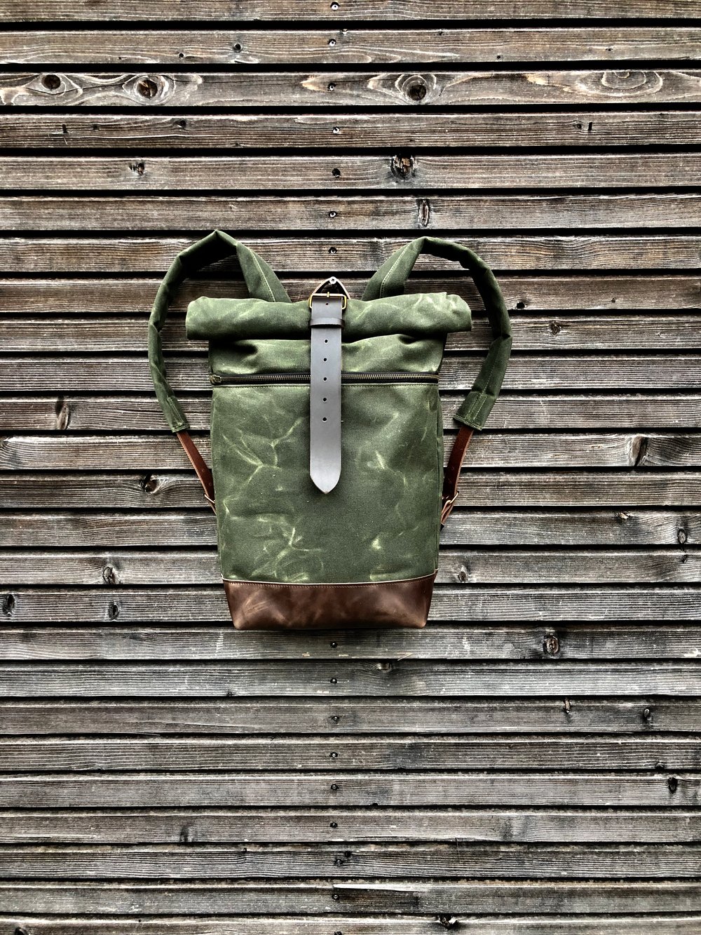 Commuter backpack waxed canvas leather in medium size / Hipster