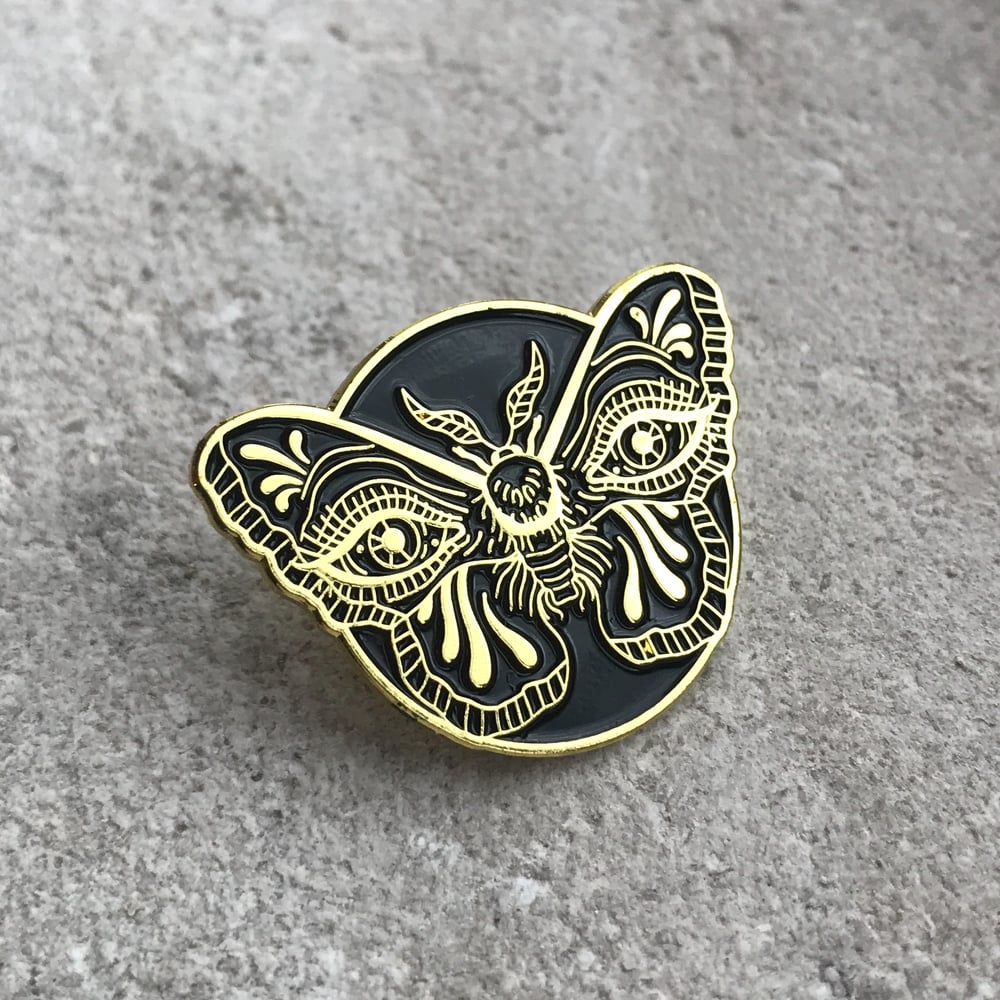 Image of Gold Weeping Moth Pin