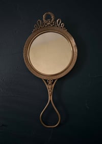 Image 1 of Grand miroir à main et à accrocher de style Louis XVI, bronze, XIX siècle. 179>149€