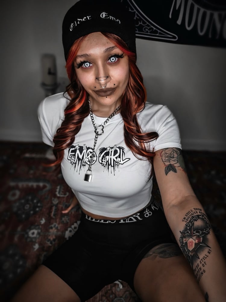 Image of EMO GIRL CROP WHITE