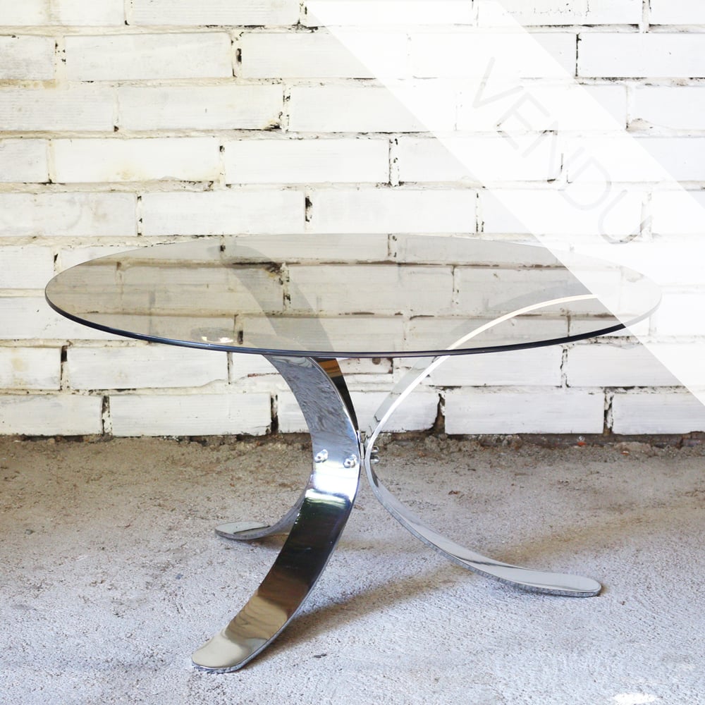 Image of table basse en verre fumé et pied chromé