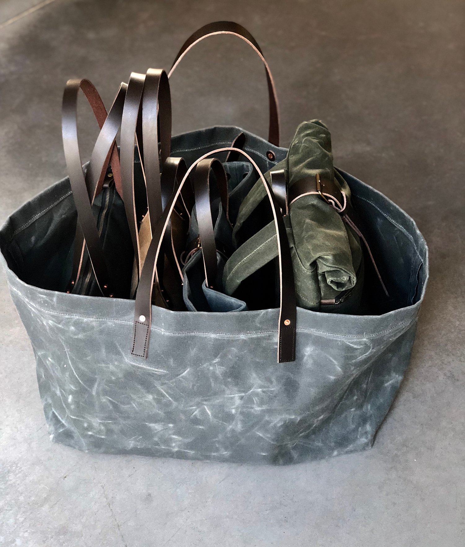 Image of  XXL waxed canvas tote bag with leather handles / canvas market