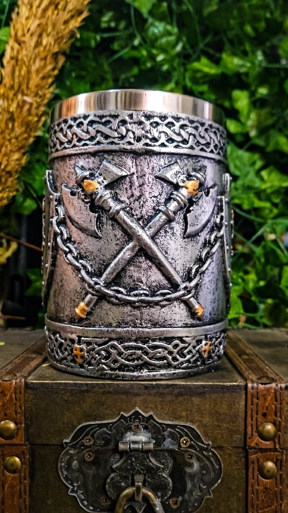 ๐The Armored Kingdom Roaring Lion Crest Mug