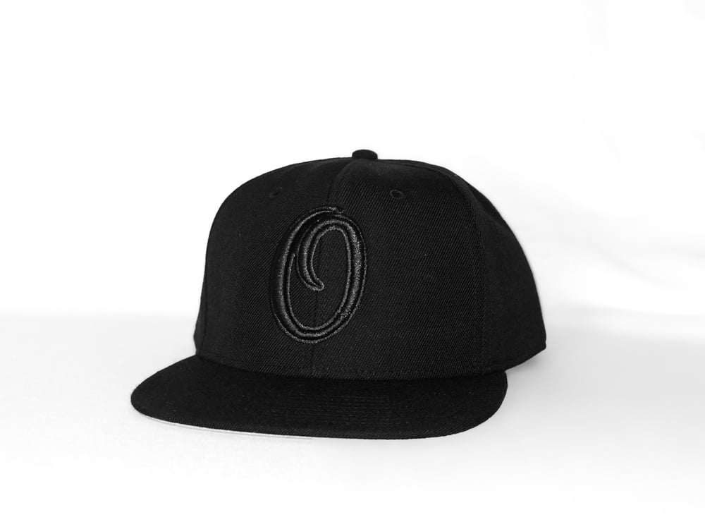 Image of "O LOGO" SNAP BACK 