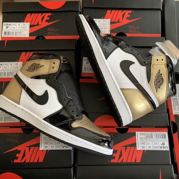 Image of Jordan 1 retro Gold Toe
