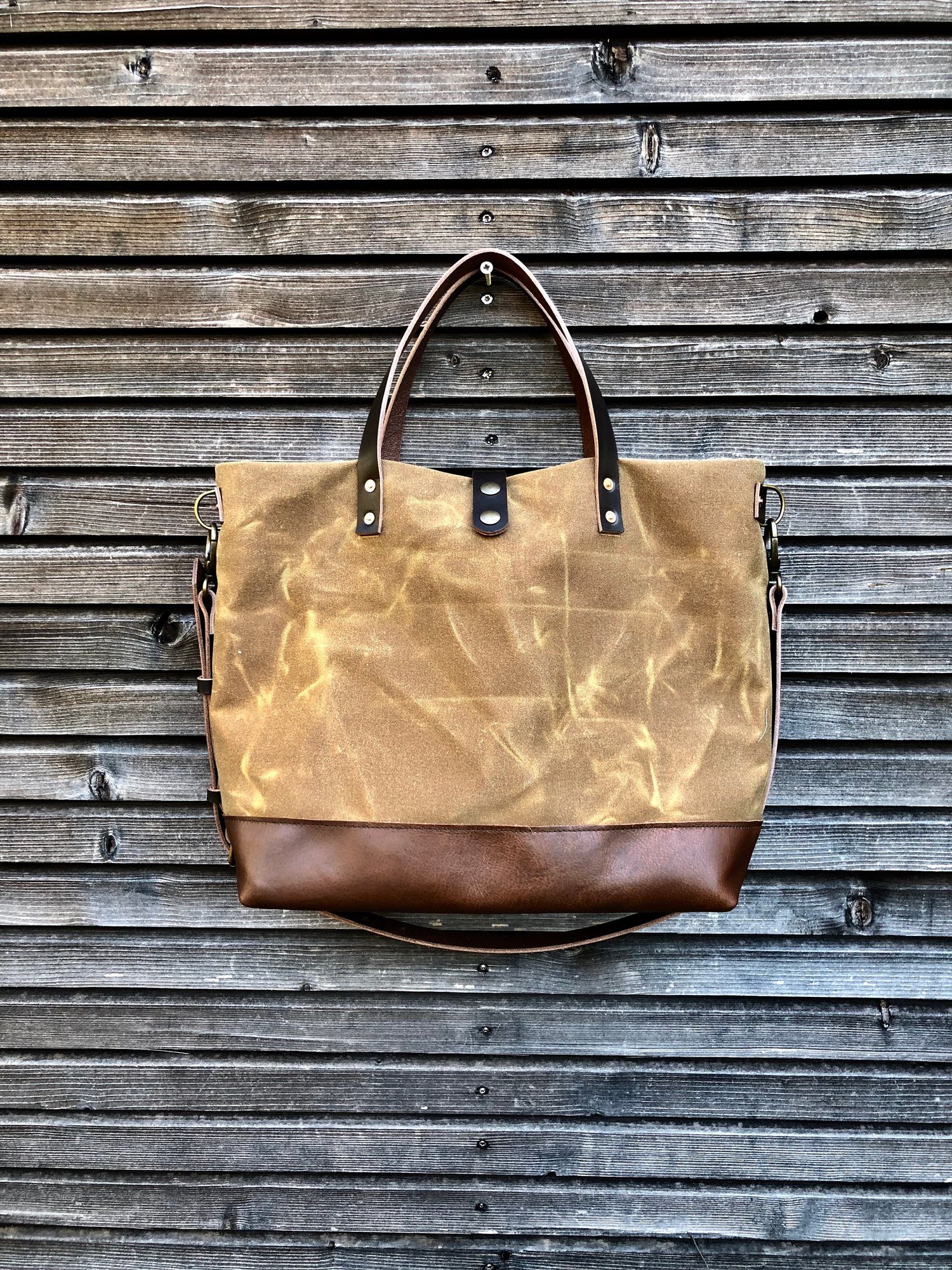Image of  Tote bag in waxed canvas with leather bottom and cross body strap
