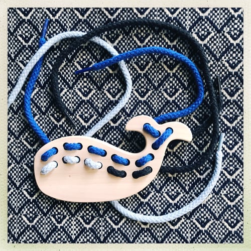 Image of Jouet de laçage Baleine