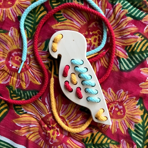 Image of Jouet de laçage Perroquet