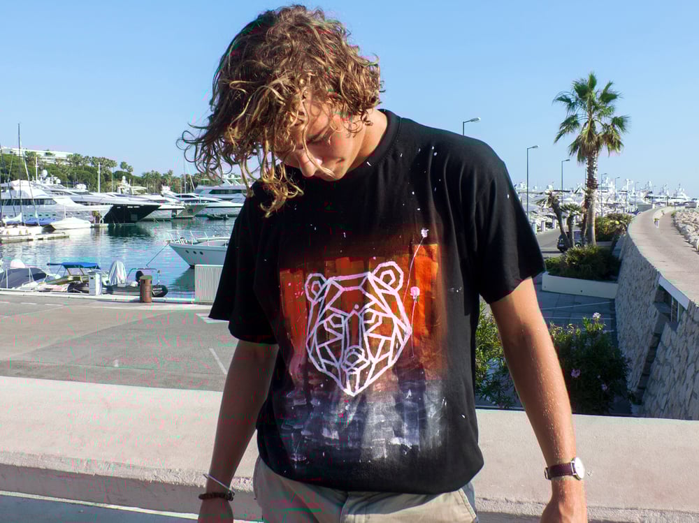 Image of T-SHIRT GEOMETRIK BEAR BLACK/ORANGE