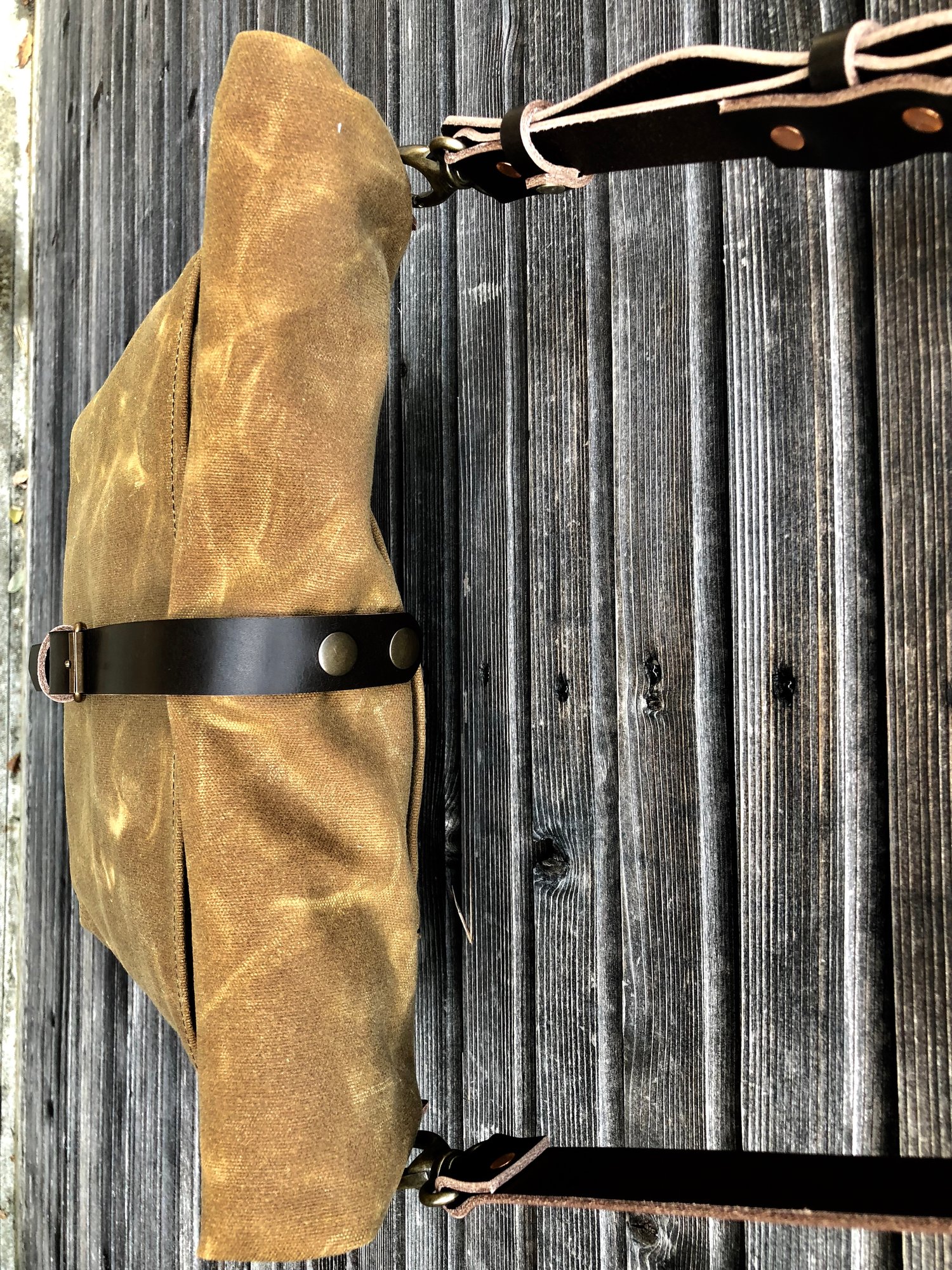 Image of Waxed canvas messenger bag / musette with leather shoulder strap and double waxed padded bottom