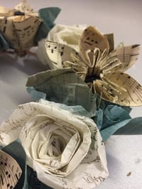 Image 2 of Jennifer Collier: Paper Flower Christmas Wreaths