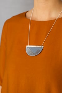 Image 3 of FOLKE necklace Grey with Silver
