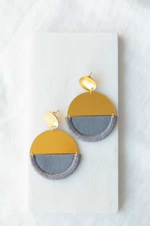 Image of LUNA earrings round in Grey