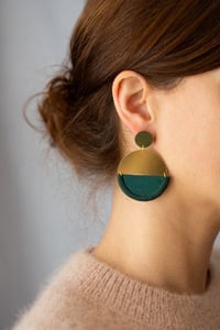 Image 2 of LUNA round earring Forest
