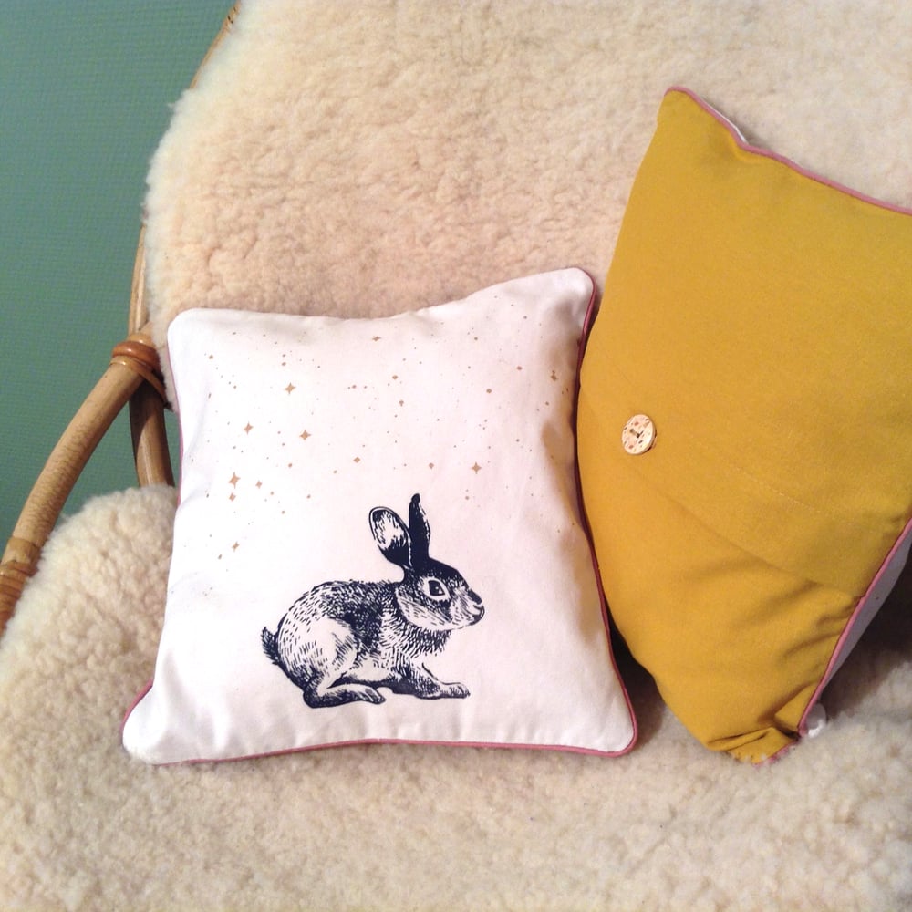 Image of Housse de coussin - Rabbit in the stars