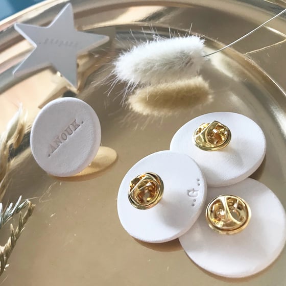 Image of :: Pin's céramique ::