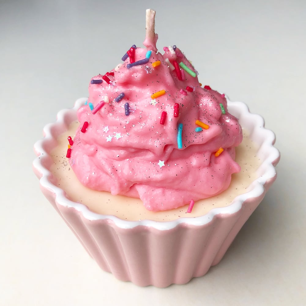 Image of *BLUE EDITION* Marshmallow Cupcake with Berry Frosting