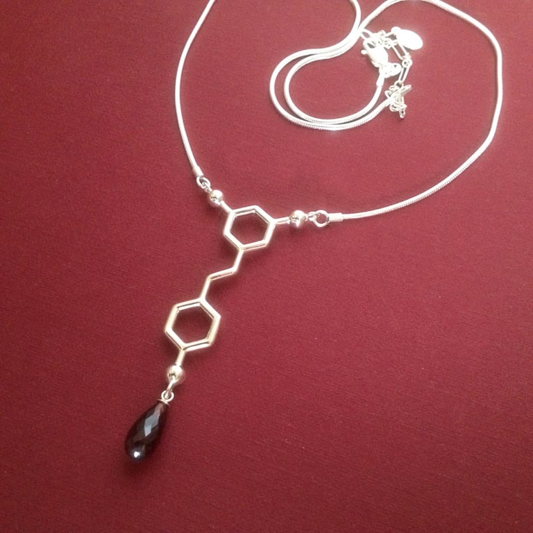resveratrol necklace Image 4