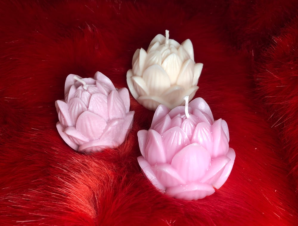 Image of Lotus flower candle