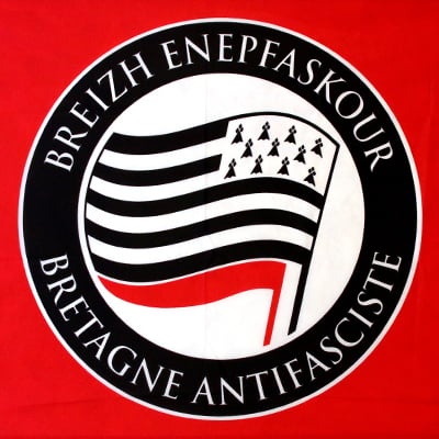 Image of Grand drapeau  "BRETAGNE ANTIFASCISTE" / Banniel bras "BREIZH ENEPFASKOUR"