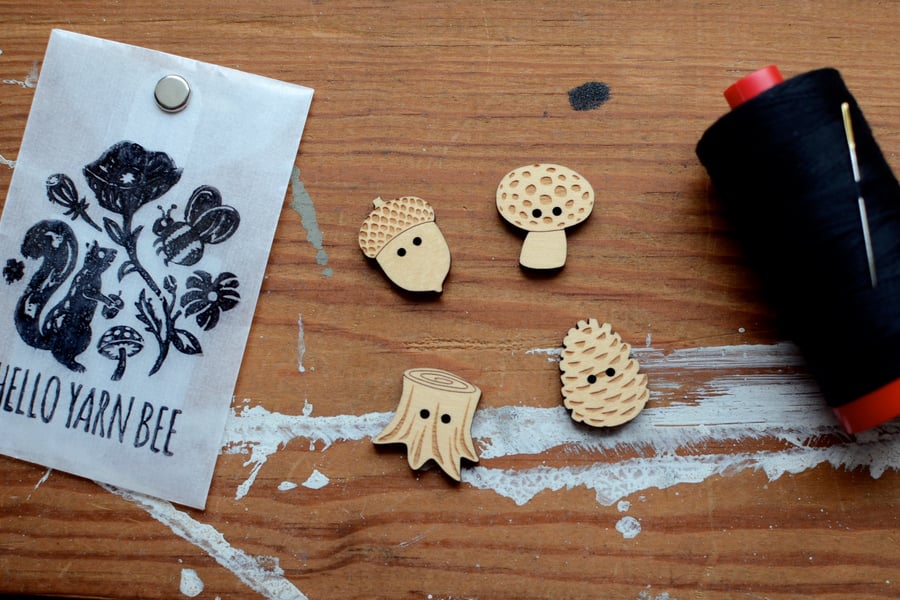 Image of "Woodland" Maple Buttons by Hello Yarn Bee - Large