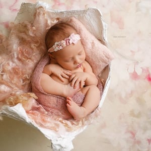 Image of Nest of Curls Blanket - VINTAGE PINK