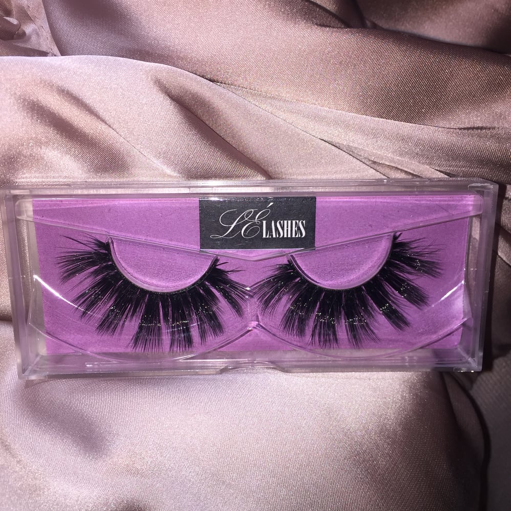 Image of IC€Y Lashes🎀