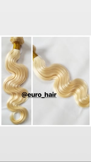 Image of BOMBSHELL BLONDE TOP-TO-BOTTOM PREMIUM EXTENSIONS BODY WAVE TEXTURE