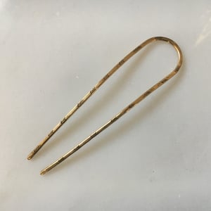 Image of  stamped arc hairpin