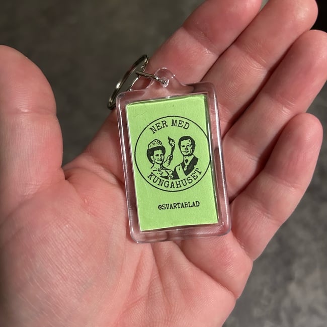 Nyckelring - Ner med kungahuset (grön)