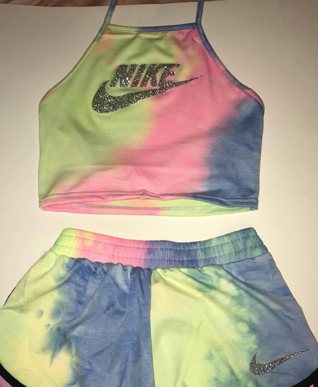 nike crop top and shorts