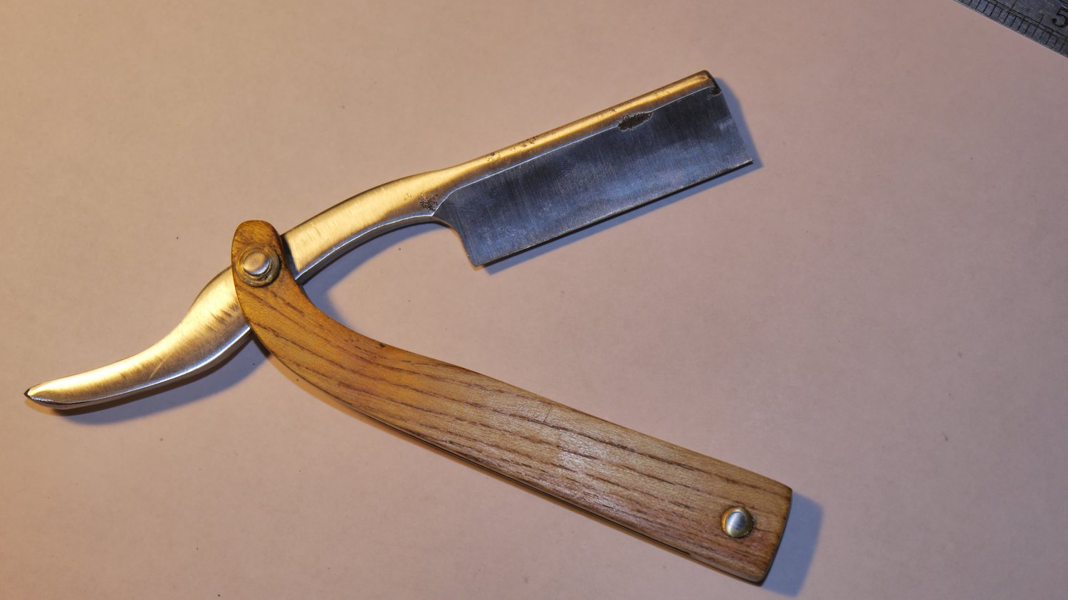 Image of "The Cheek Checkerer" : Cut Throat Straight Razor 13/16" Mulberry