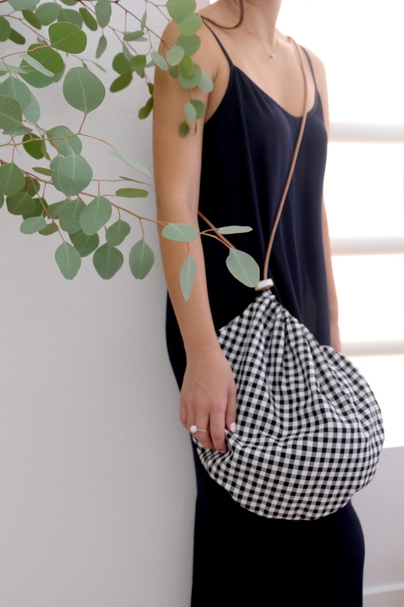 Image of circle tote - gingham